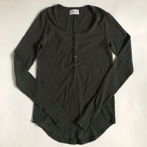 Feel The Piece top, XS/S, dark green, thumb holes